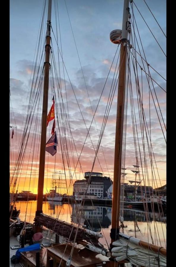 Le Reflet Des Voiles Face Au Port De Fecamp Apartment Exterior photo